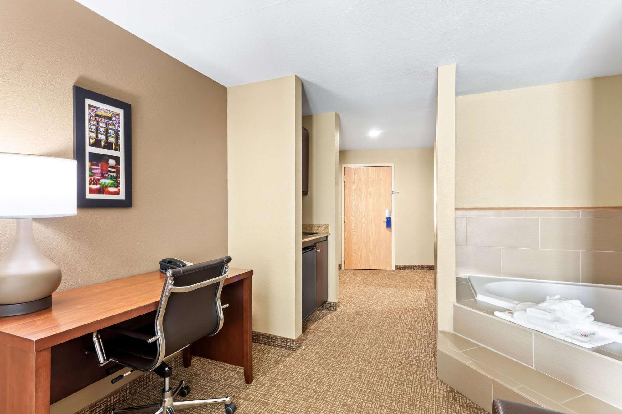 Comfort Suites Gulfport Exteriör bild