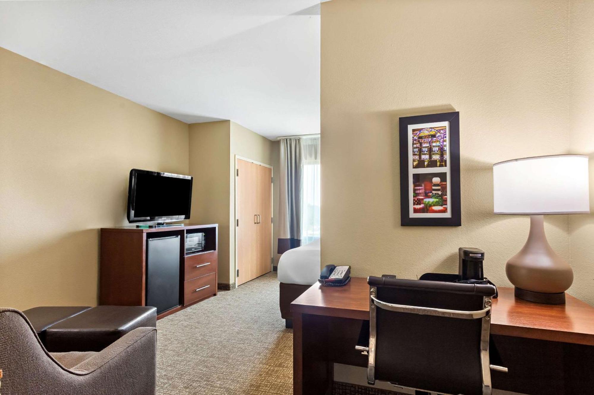 Comfort Suites Gulfport Exteriör bild